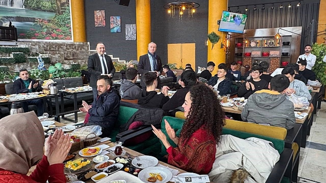 Ağrı''da üniversite sınavına hazırlık kampı kapsamında kahvaltı etkinliği