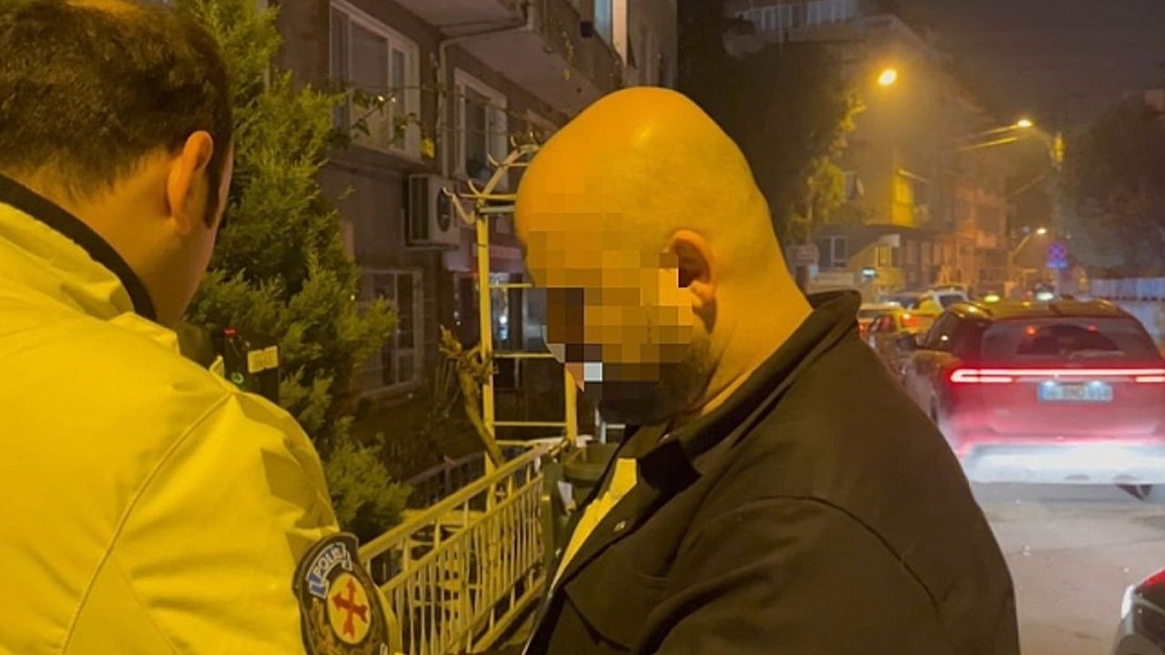 Alkolmetreyi üflemedi, gazetecinin üzerine yürüyerek hakaret ve tehdit etti