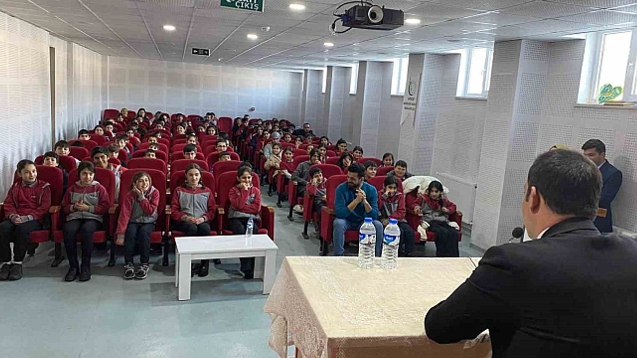 Arpaçay Kaymakamı Akköz, Meslek tanıtım günlerinde öğrencilerle buluştu