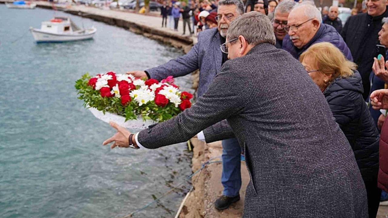 Ayvalık''ta mübadelenin 102. yılı anısına denize çelenk bırakıldı