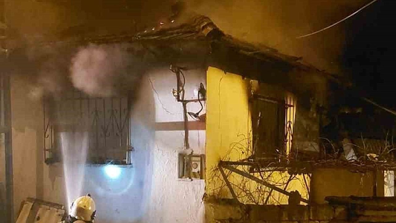 Balıkesir''de yangın faciası...1 ve 3 yaşındaki kardeş hayatını kaybetti