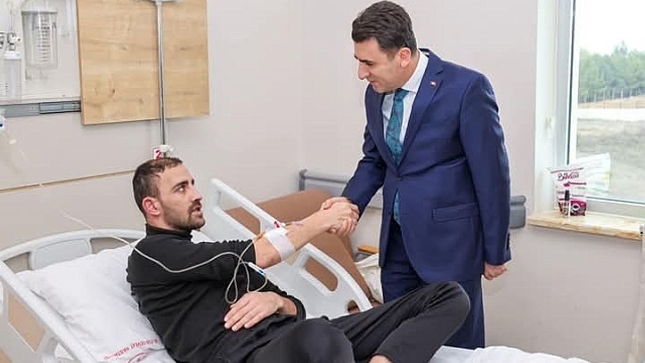 Bilecik Valisi Şefik Aygöl, gazi olan askeri hastanede ziyaret etti