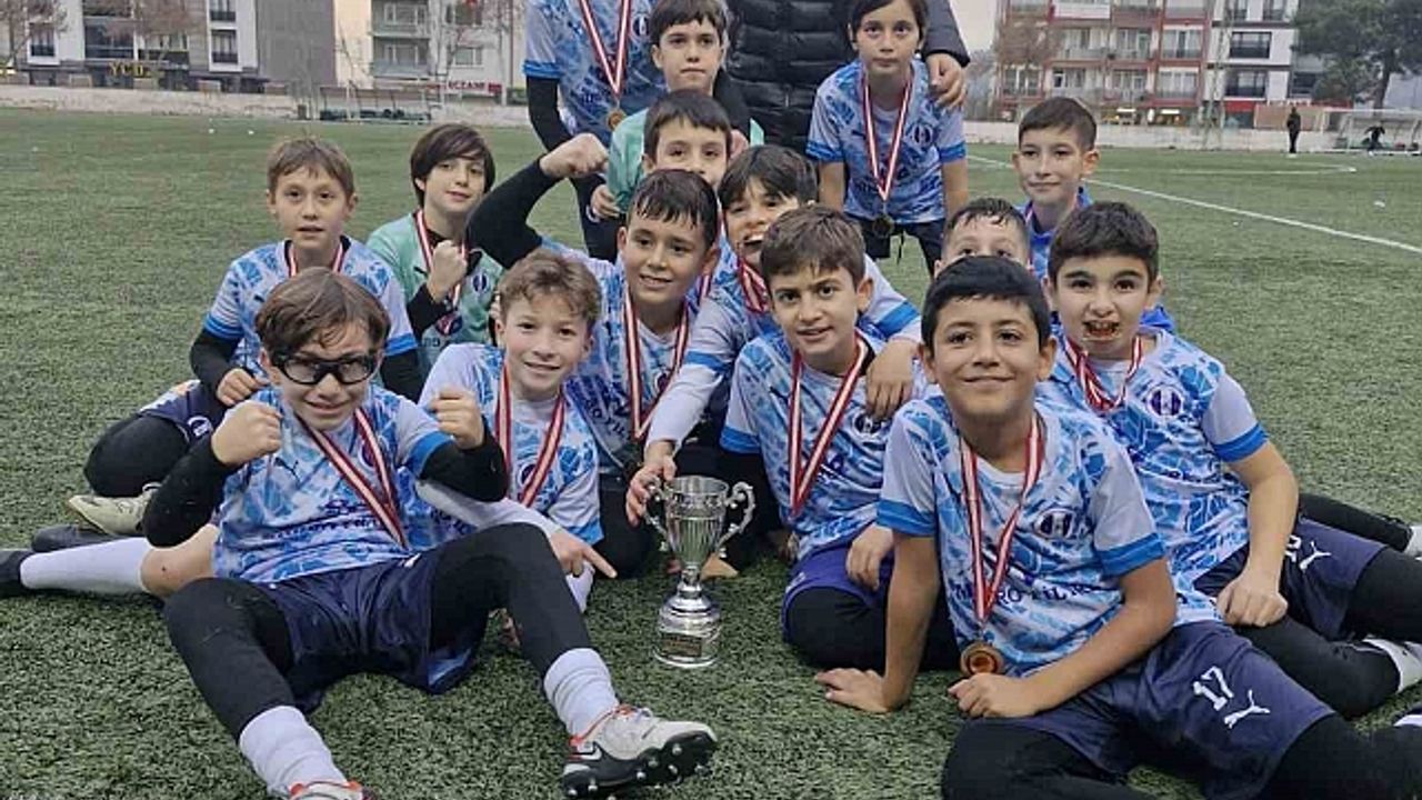 Bilecik''te düzenlenen Lefke Cup U-11 Turnuvası sonrası 12 futbolcu Fenerbahçe antrenmanlarına davet edildi
