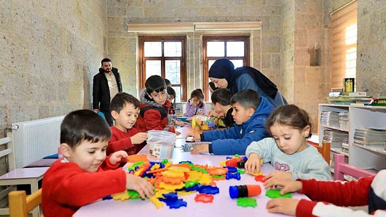 Bitlis''te ''Annemle Kütüphanedeyim'' projesi start aldı