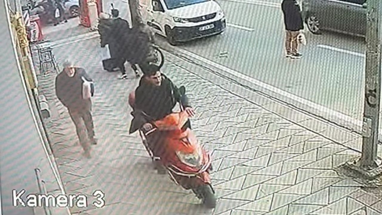 Elektrikli bisiklet sürücüsü 30 saniyede 4 farklı trafik kazasına karıştı