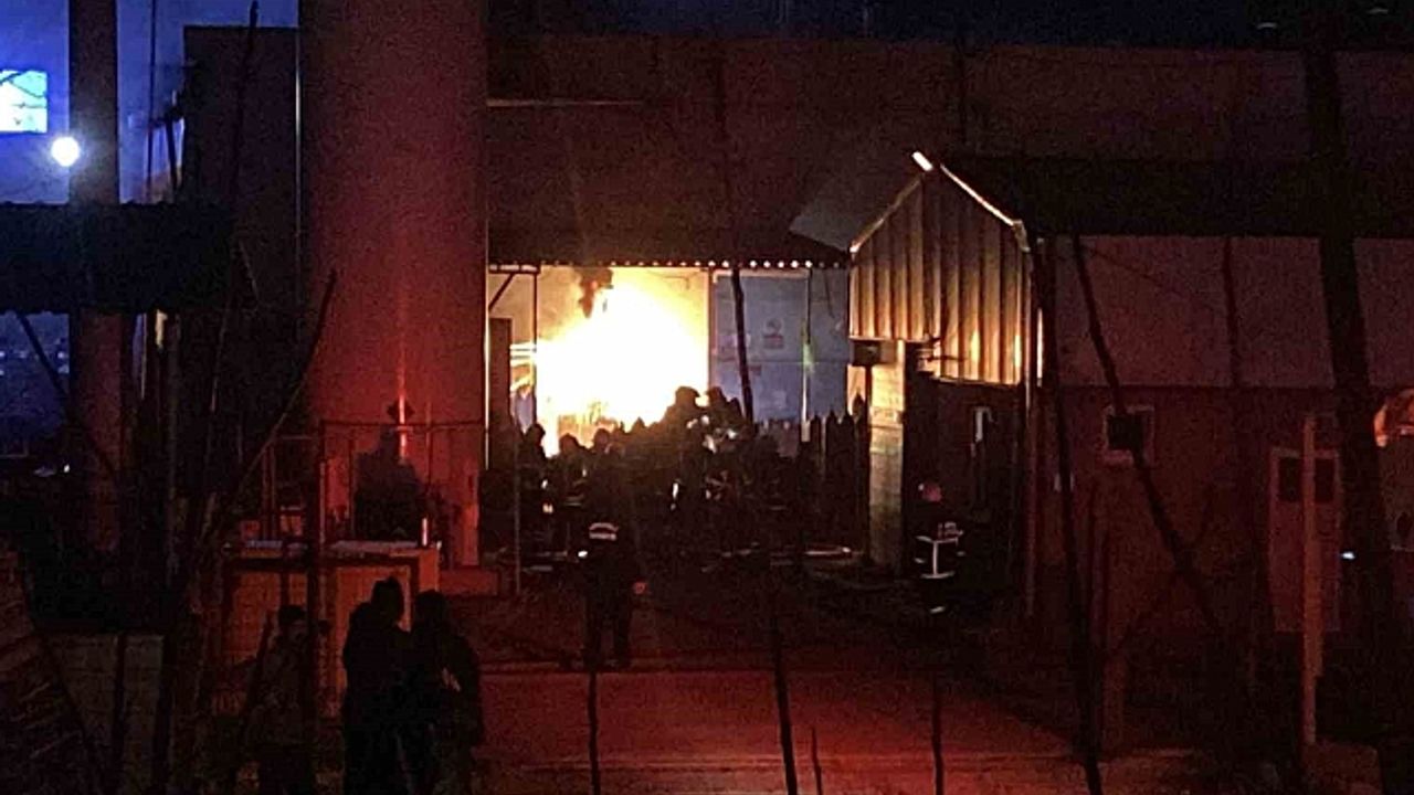 Gaz dolum tesisinde yangın: Tüpler alevlere teslim oldu