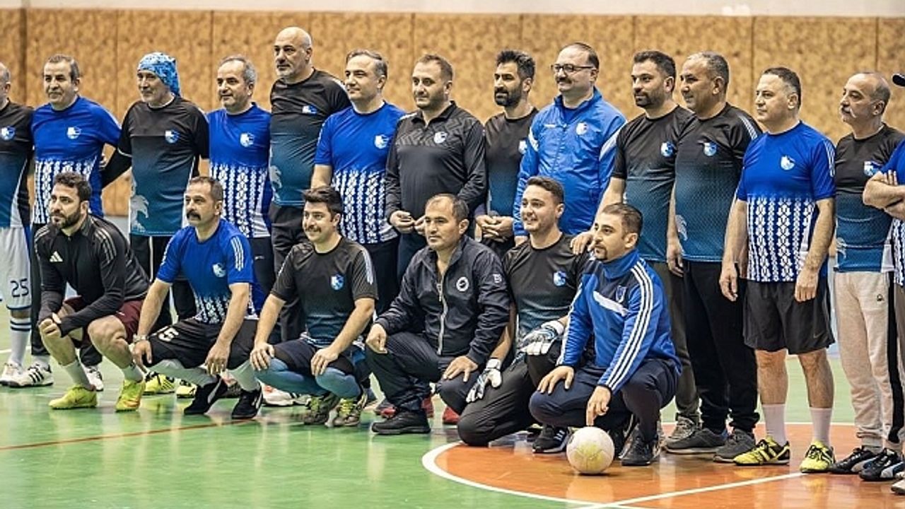 Gazeteci ve bürokratlar dostluk maçında buluştu