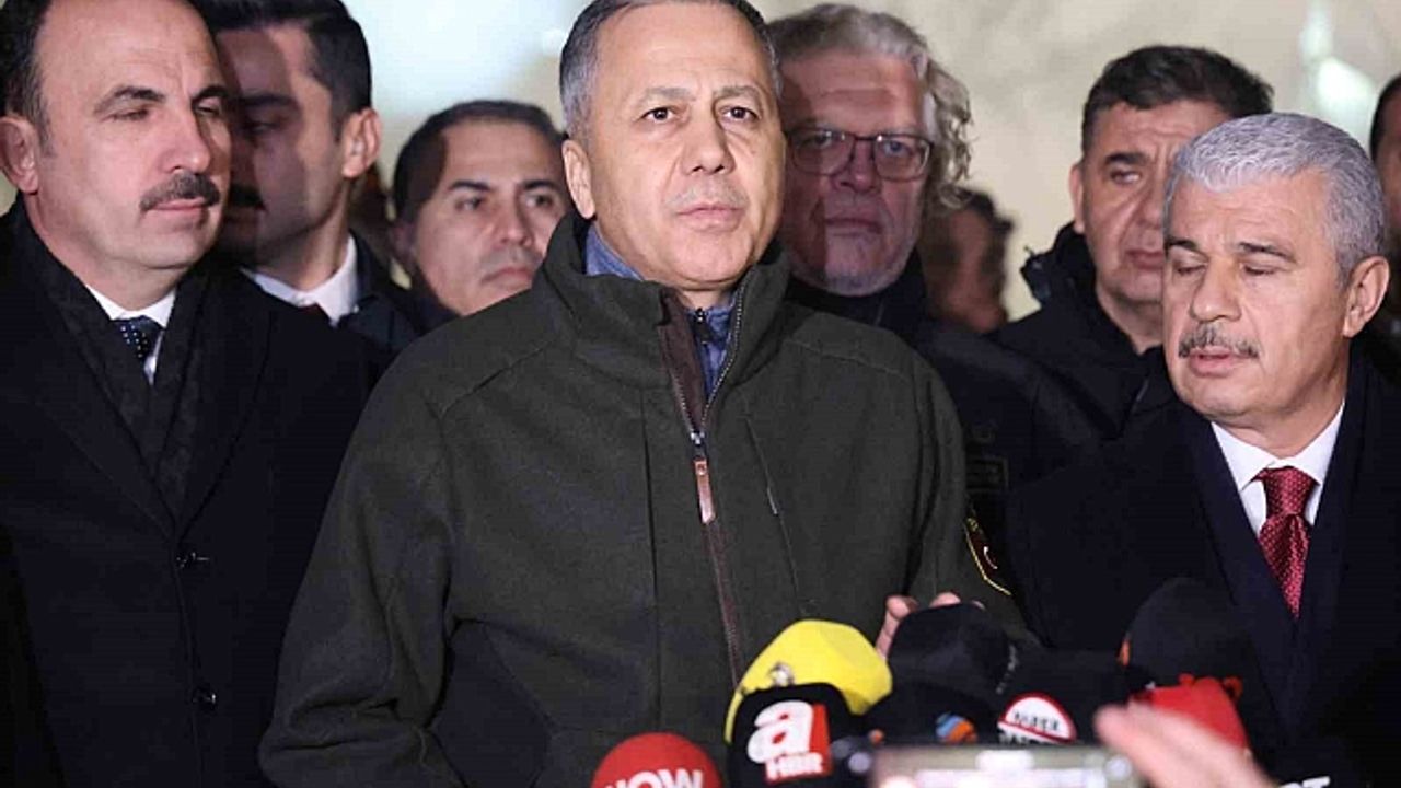 İçişleri Bakanı Ali Yerlikaya''dan çöken binaya ilişkin açıklama