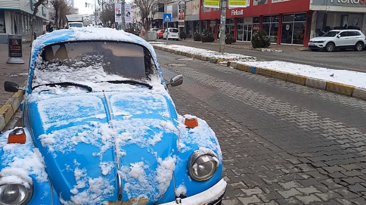Iğdır''da beklenen kar yağışı gece saatlerinde başladı