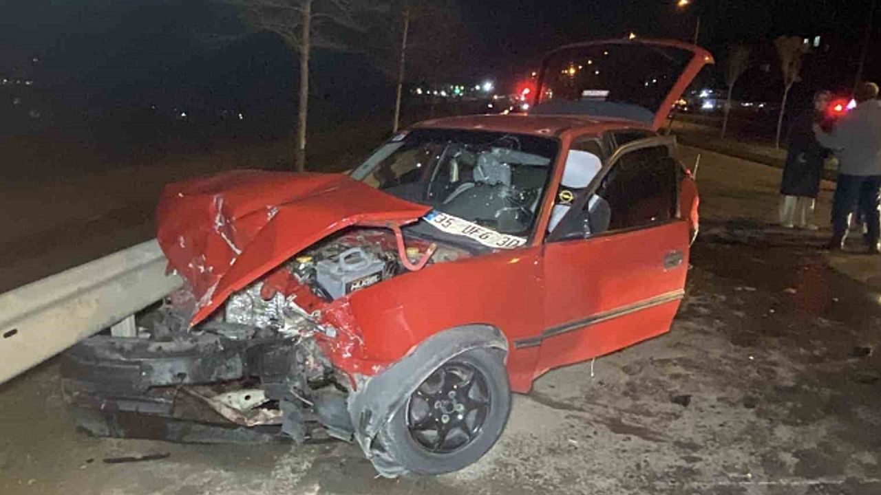 İzmit''te 3 araçlı zincirleme trafik kazası: 4 yaralı