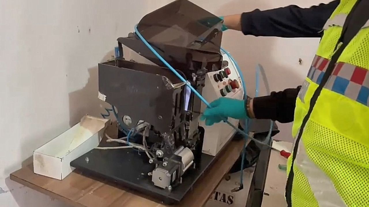 Mersin''de evi sigara dolum tesisine çeviren 3 şüpheli yakalandı