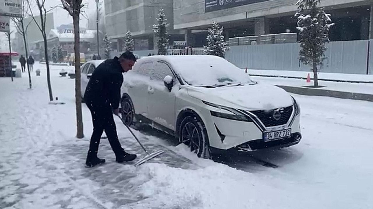 Patnos karla beyaza büründü