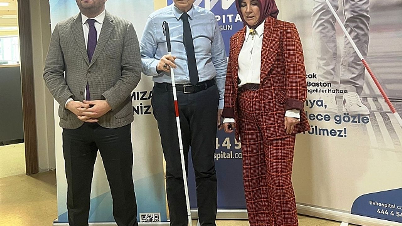 Sağlık çalışanları görme engelliler ile empati kurdu