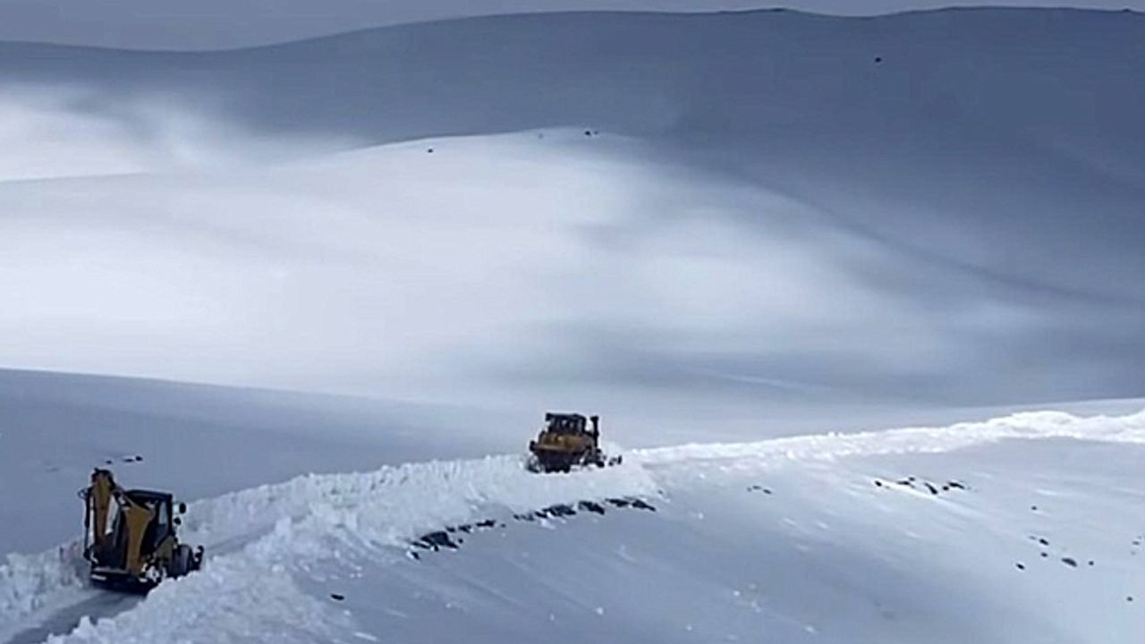 Şırnak''ta kar esareti sürüyor