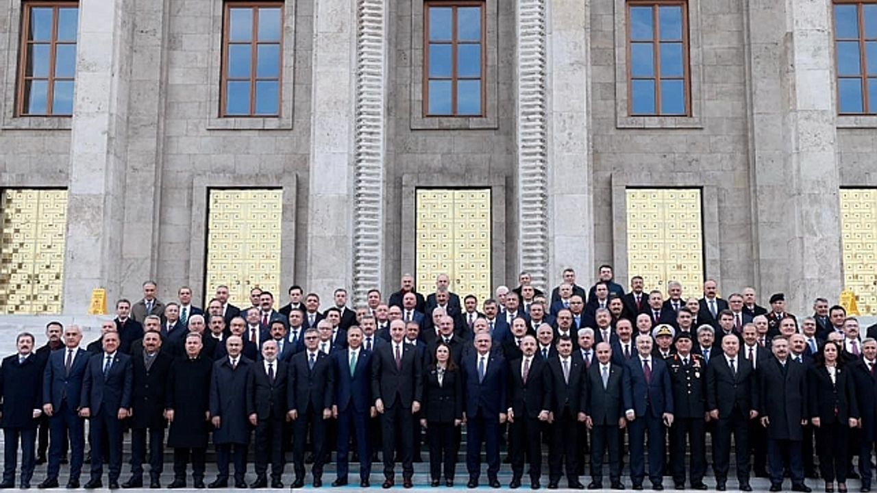 Vali Aydoğdu Gazi Meclisinde düzenlenen programa katıldı