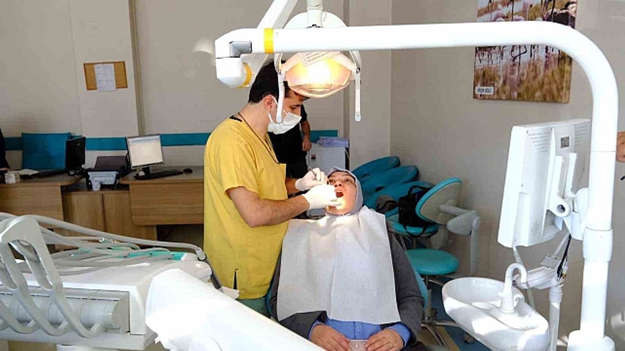 Van Ağız ve Diş Sağlığı Merkezi''nde implant tedavisi yapılıyor