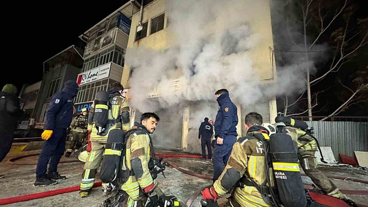 Ankara''da gece saatlerinde yangın paniği