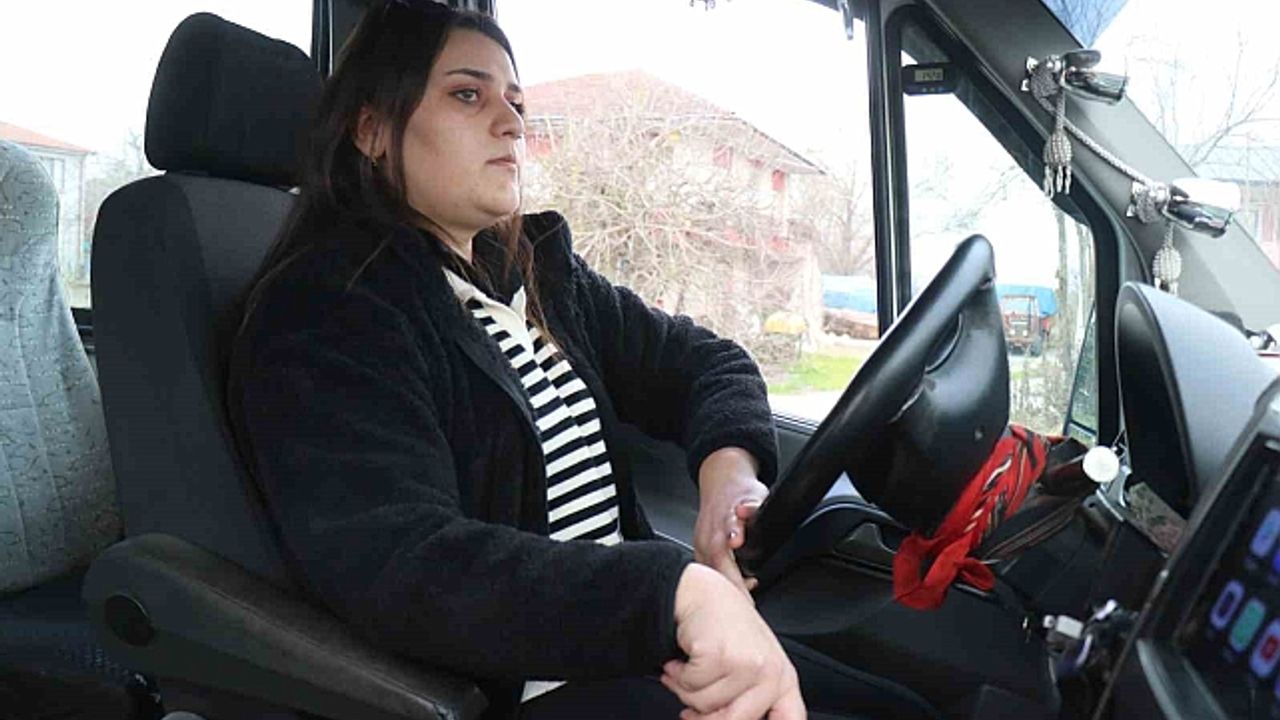 Araba sevgisi 22 yaşındaki kadını önce taksi sonra dolmuş şoförü yaptı