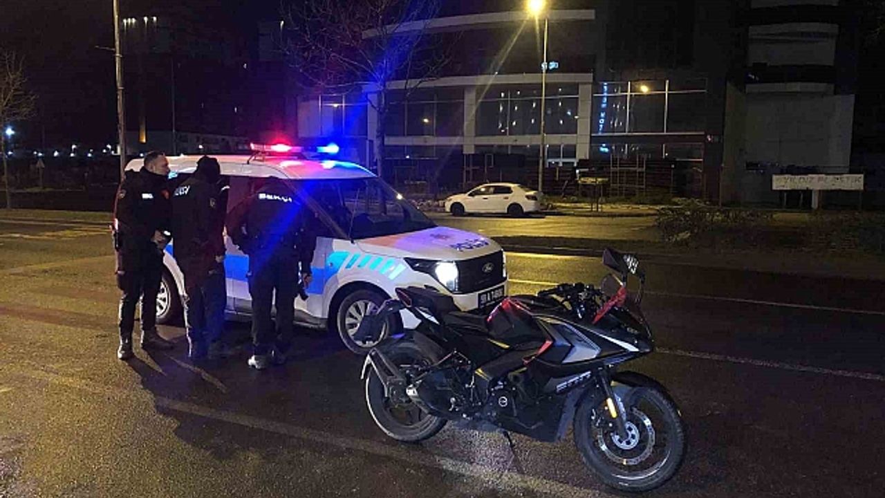 Bekçilerin durdurduğu motosikletteki iki şahsın üzerinden kurusıkı çıktı