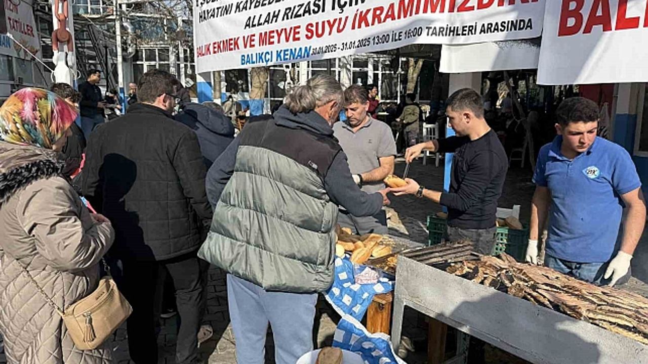 Beylikdüzü''nde kazada ölen torununun hayrı için yüzlerce balık ekmek dağıttı
