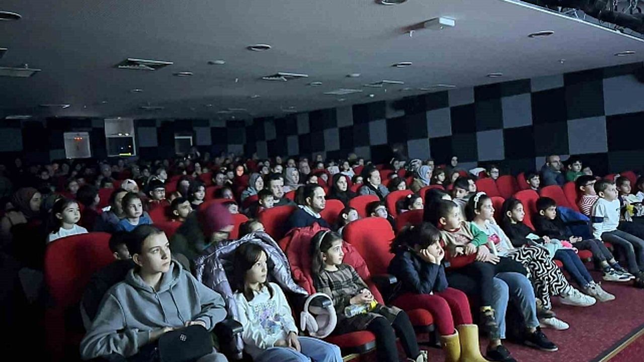 Bilecik''te tatilde çocuklar sinema keyfi yaşadılar
