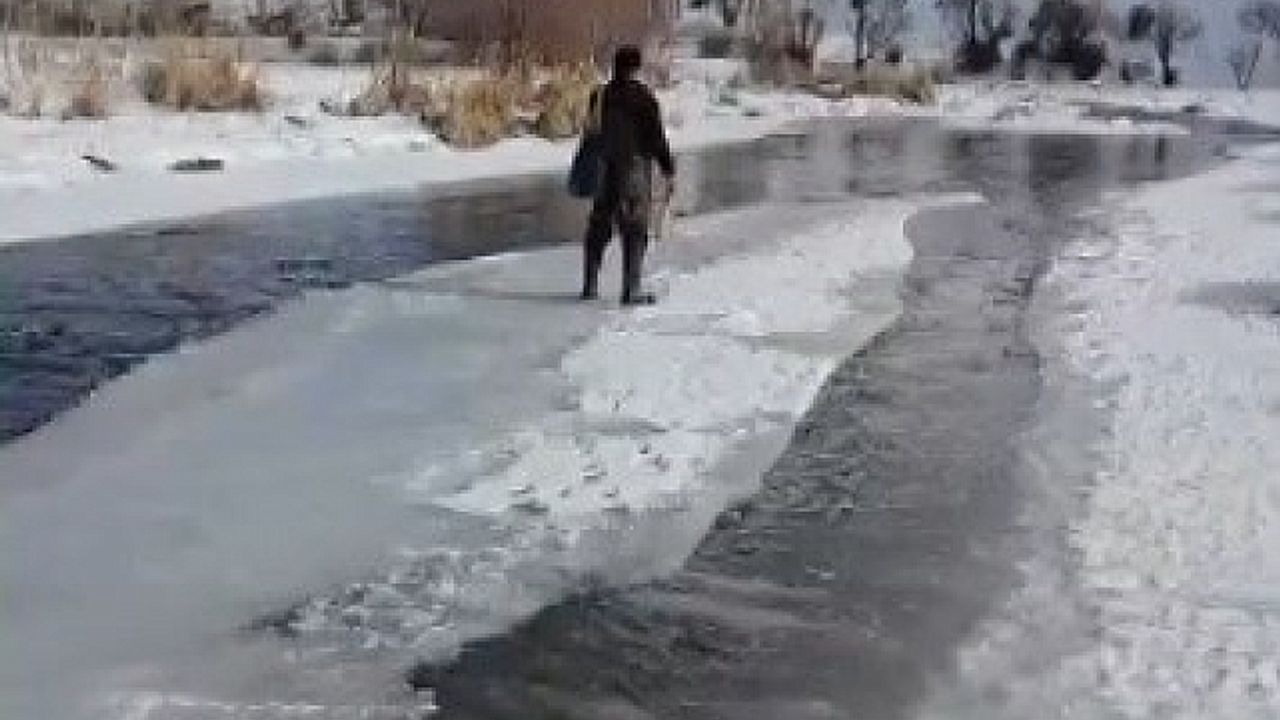 Buzu sal yapıp Çoruh''ta gezintiye çıktı