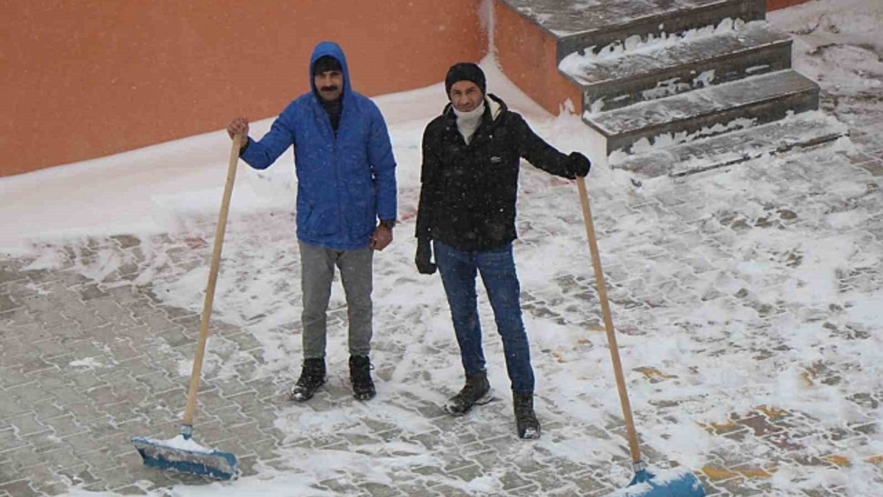 Diyadin''de kar yağışı etkili oldu