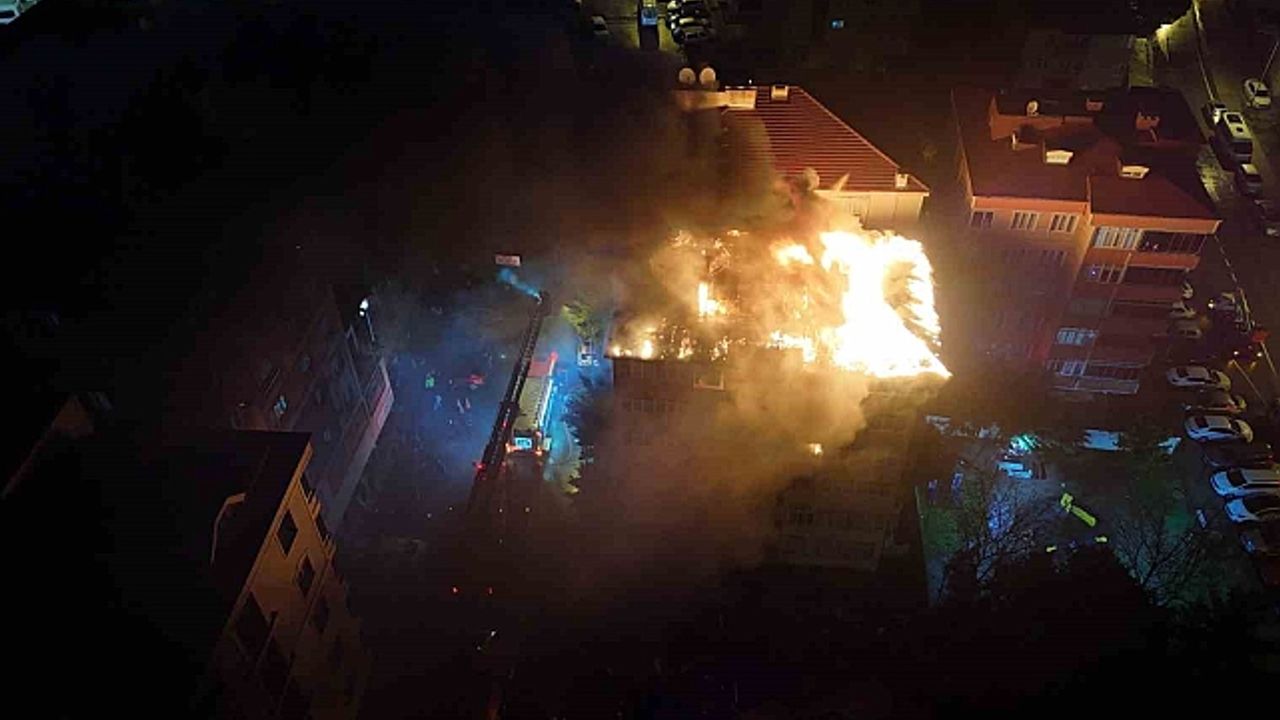 Gece yarısı 5 katlı binada yangın