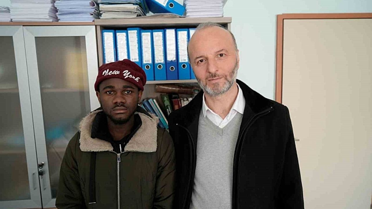 Gümüşhane''de Kamerunlu üniversite öğrencisi Ramazan ayına müslüman olarak giriyor