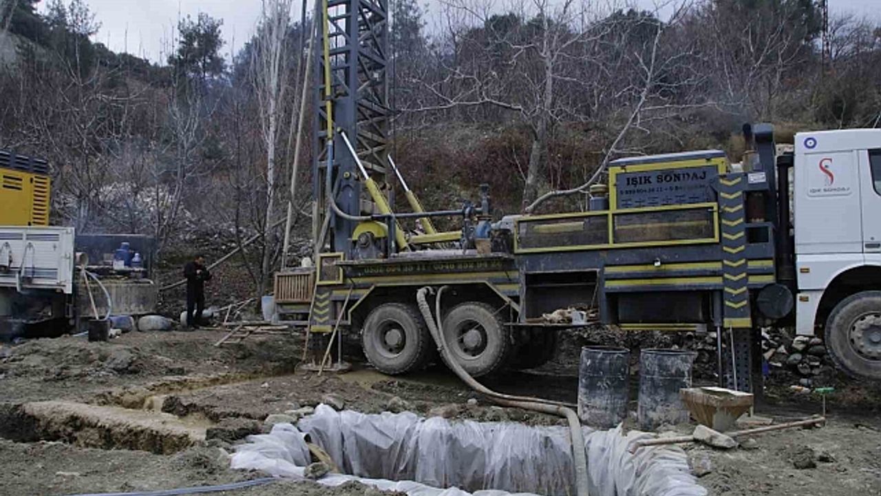 Honaz Belediyesi kiraz üreticileri için sondaj çalışması yaptı