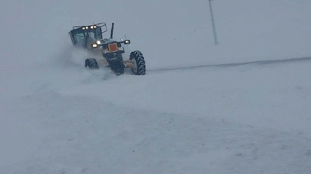 Kar ve tipi 100 köyün Kars ile bağlantısını kesti