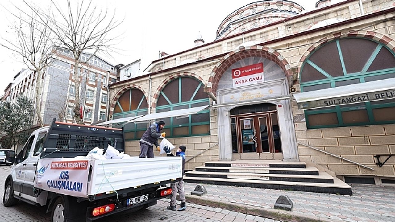 Kar yağışı için Sultangazi''de ekipler teyakkuzda