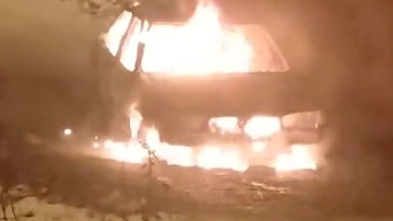 Kastamonu''da seyir halindeki otomobil alev alev yandı