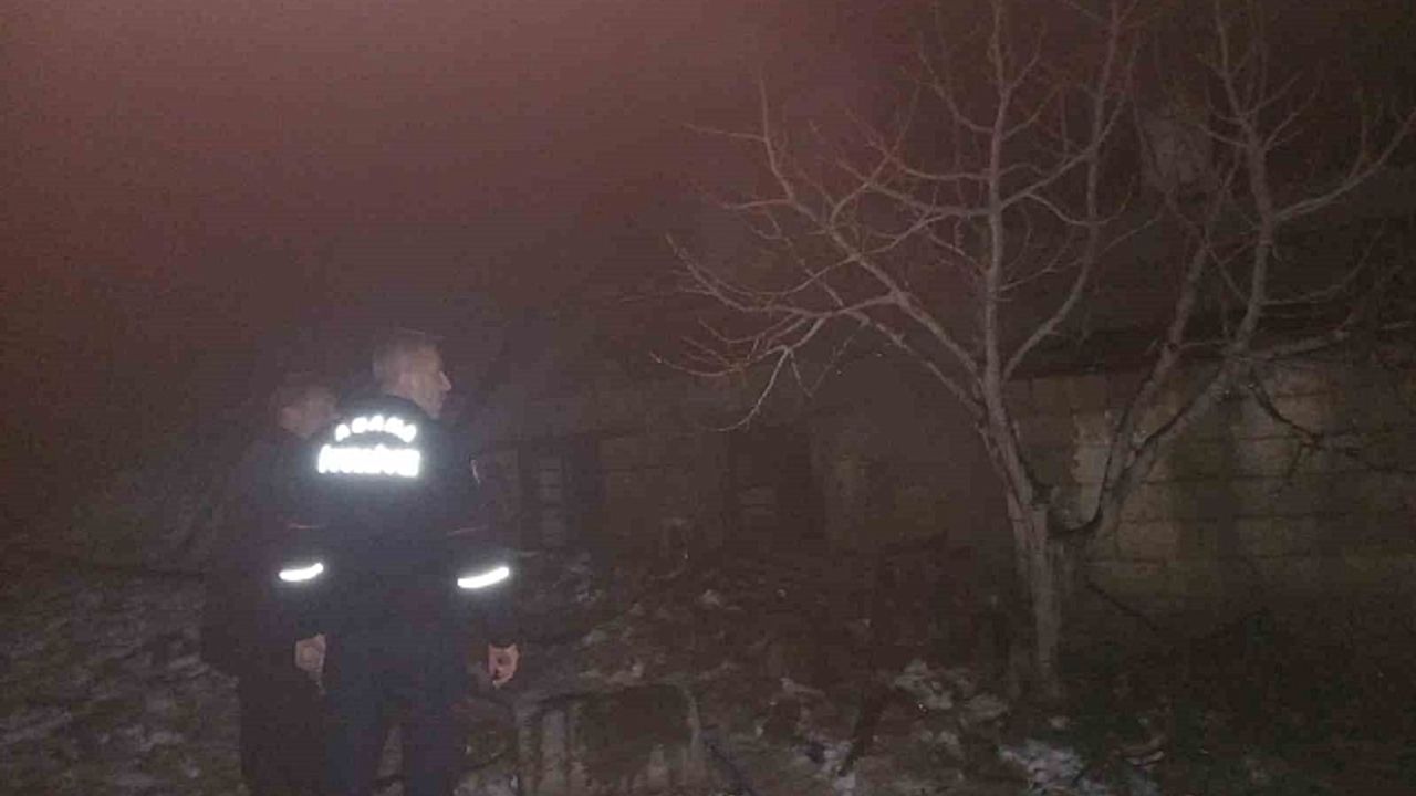 Kozan''da ev yangını