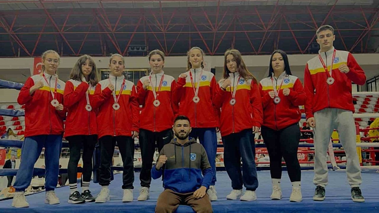 Muaythai sporcularından 10 madalya