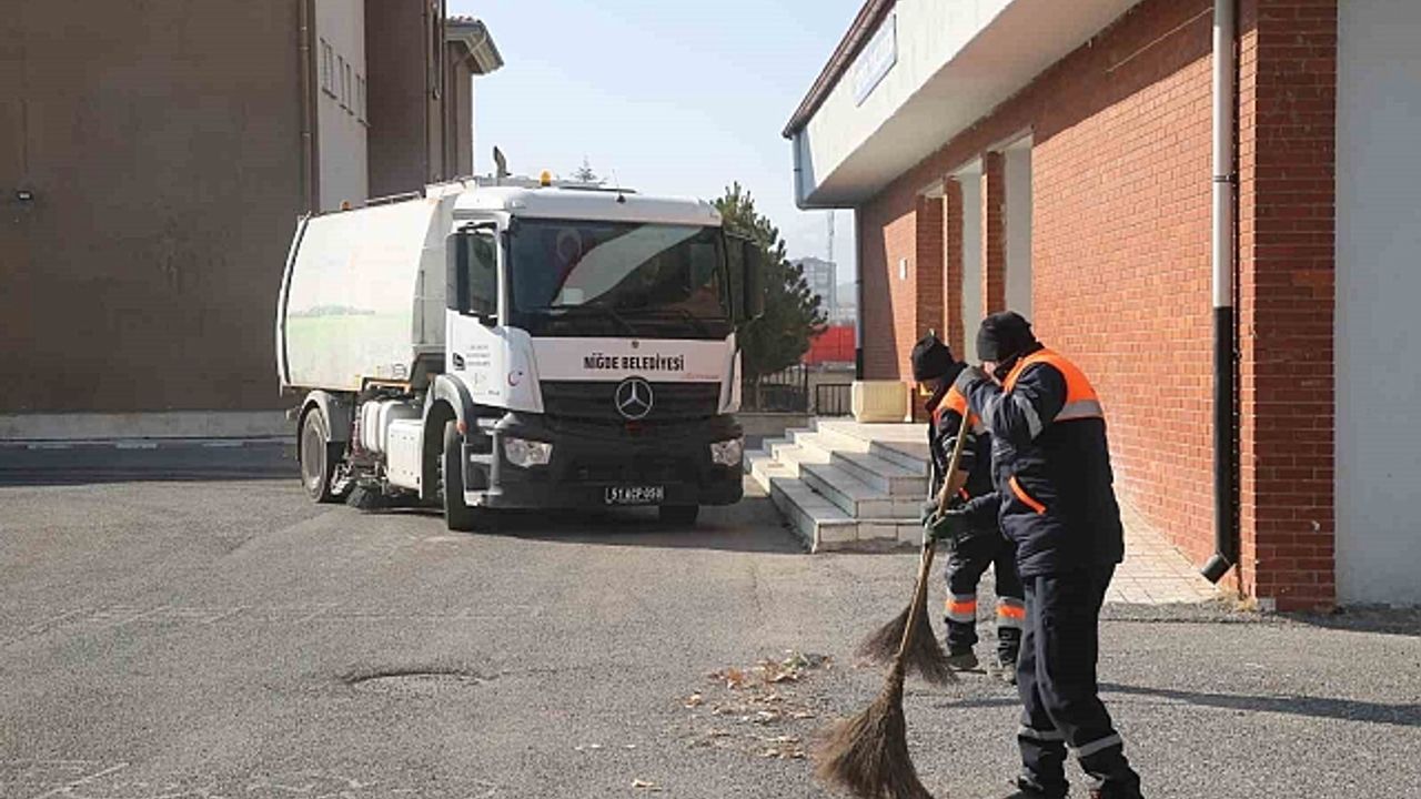 Niğde Belediyesi''nden okul bahçelerinde temizlik seferberliği