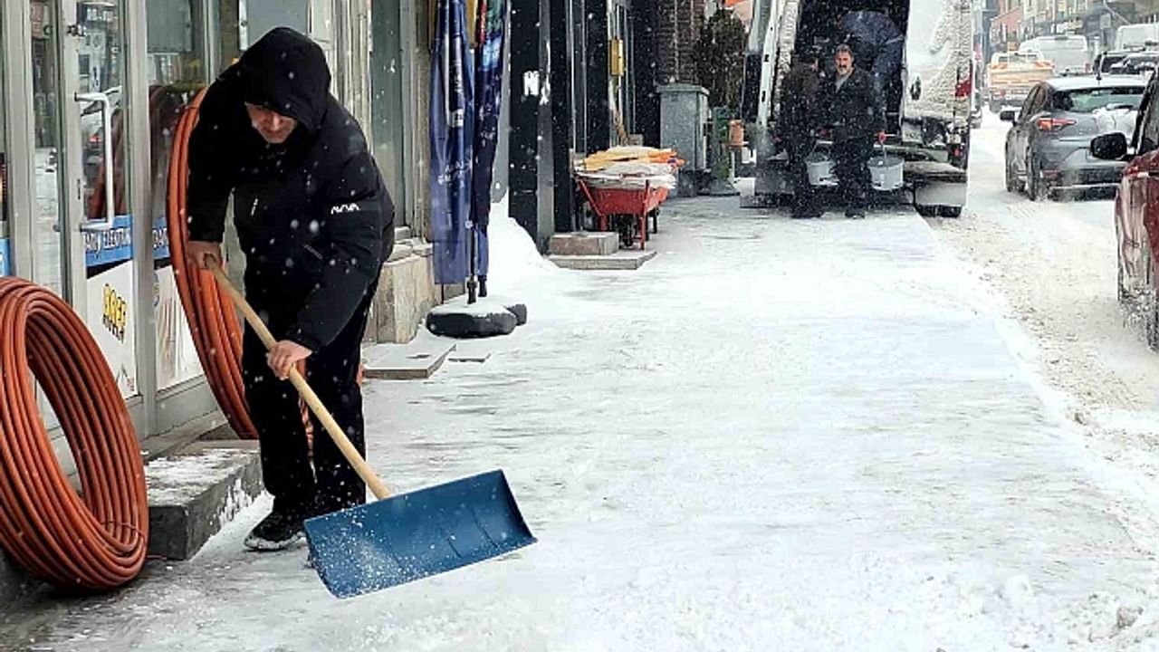 Sarıkamış''ta yoğun kar yağışı