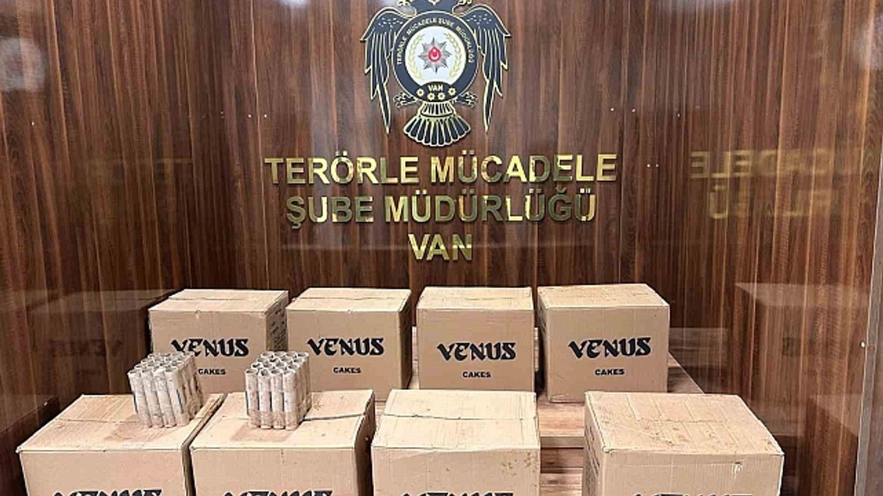 Van''da bin 568 adet havai fişek ele geçirildi: 3 kişi tutuklandı