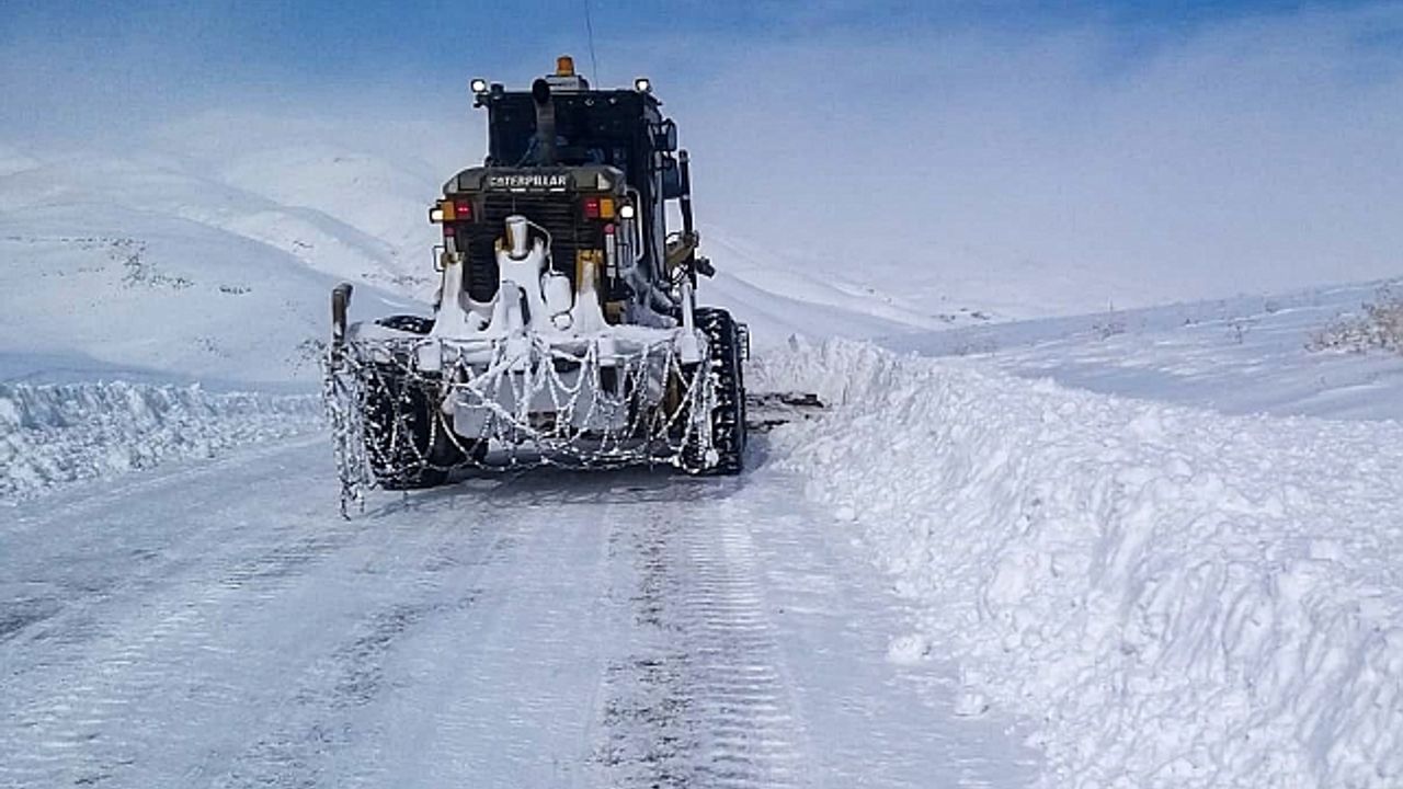 Van''da karla mücadele çalışmaları sürüyor