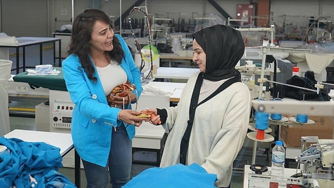 Adıyaman Belediyesi''nden emekçi kadınlara 8 Mart ziyareti