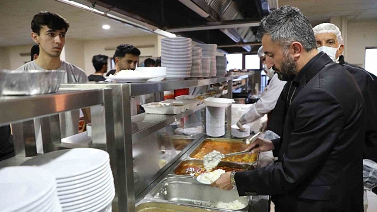 AK Parti Ağrı İl Başkanı İlhami Yıldız, öğrencilerle iftar sofrasında buluştu