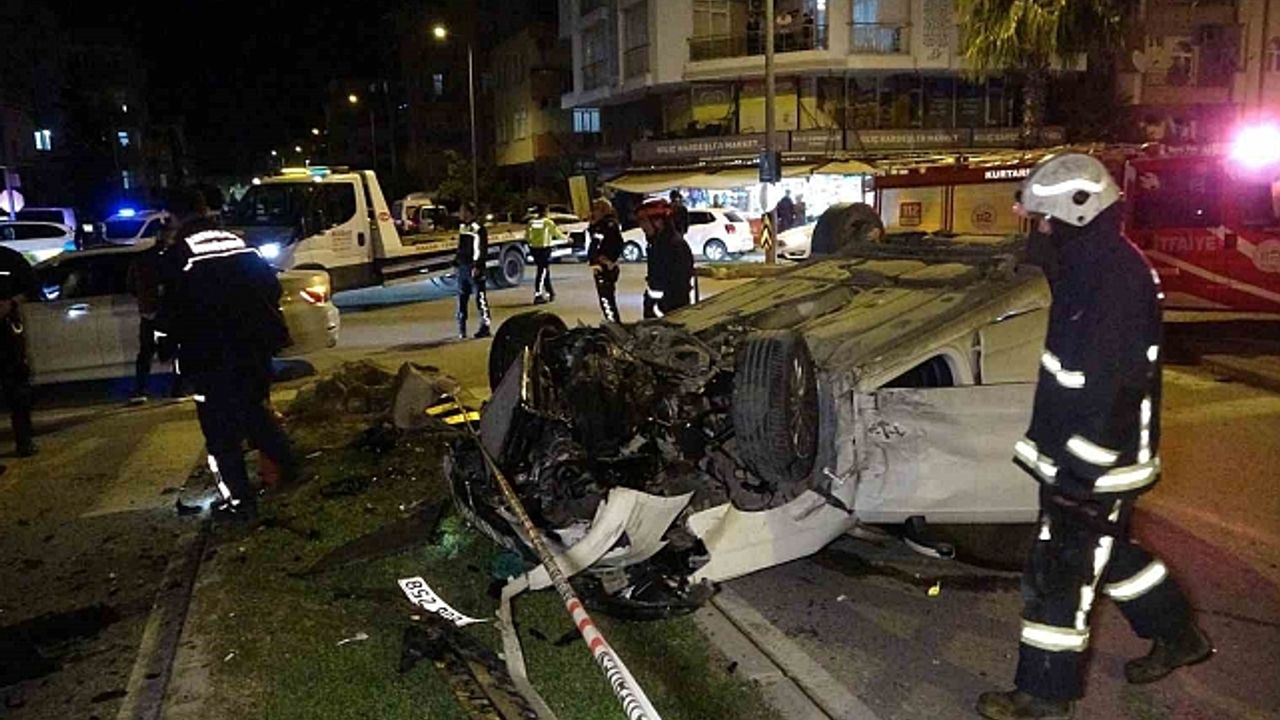 Antalya''da ehliyetsiz sürücü dehşet saçtı: 4 yaralı