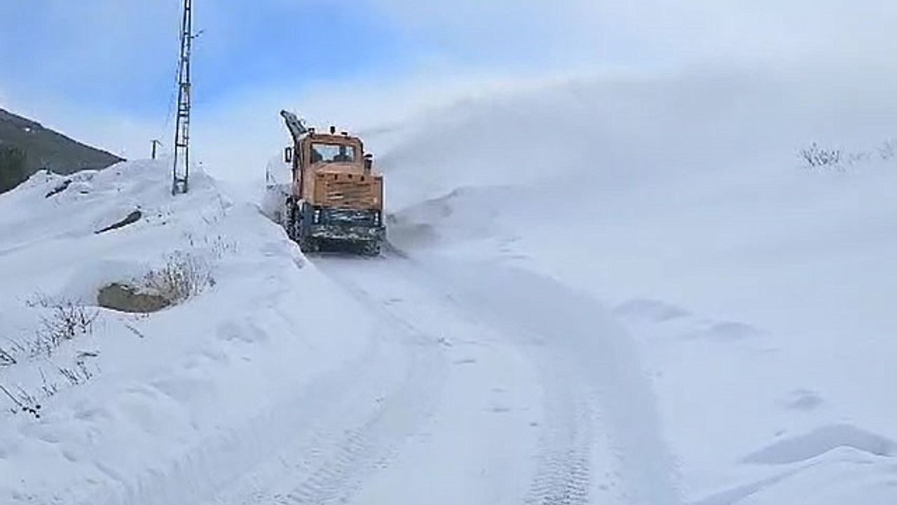 Ardahan''da karla mücadele ekiplerinin ''kapalı yol'' seferberliği