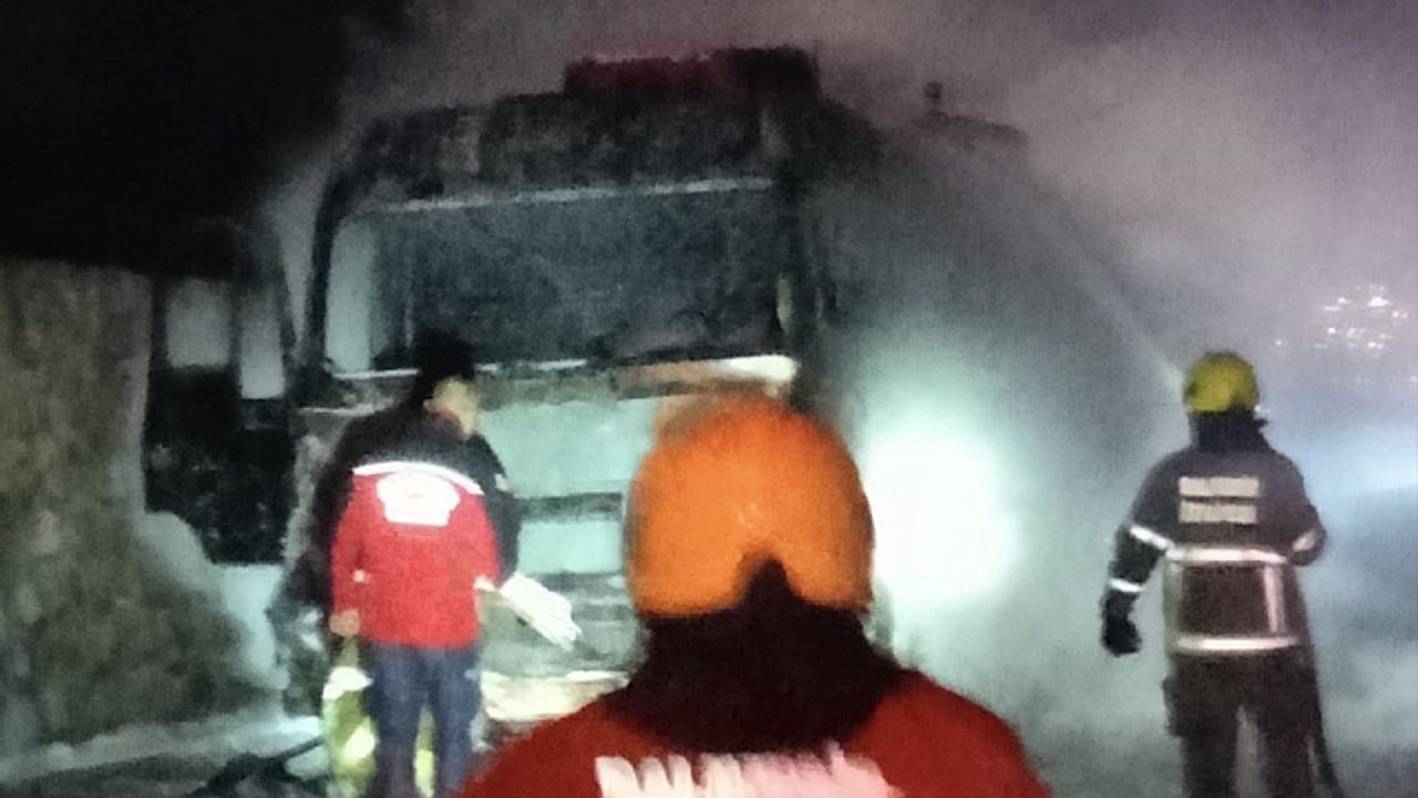 Bandırma-Çanakkale karayolunda tır kupasında yangın çıktı