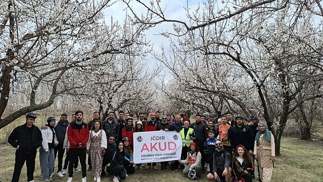 Bisiklet Turu''nda Nevruz Yumurtası Tokuşturuldu
