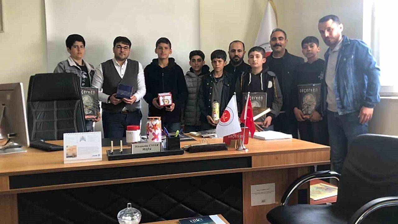 Diyarbakır''da lise öğrencileri biriktirdikleri parayı Filistin''e bağışladı