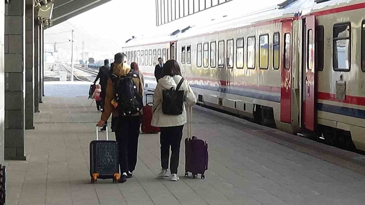 Doğu Ekspresi''nde bayramı yoğunluğu