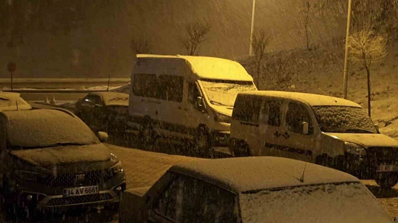 Elazığ''da kar yağışı etkisini sürdürüyor