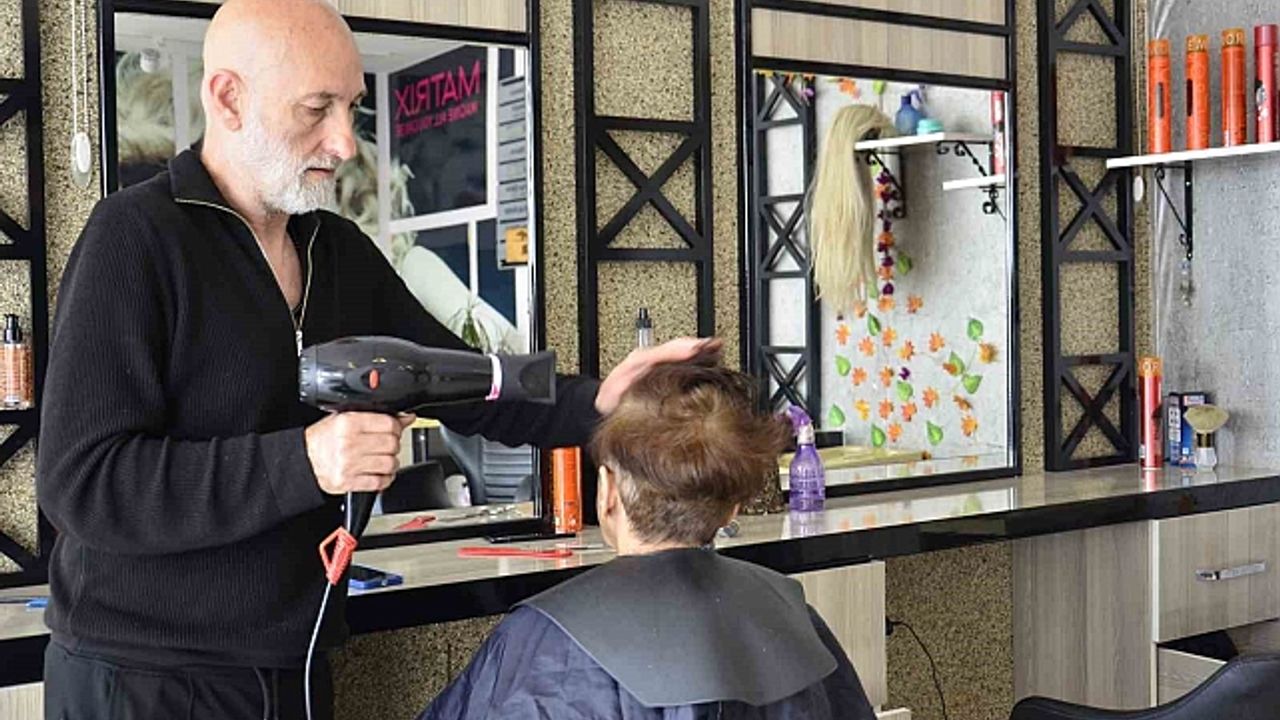 Emeklilere 1 TL''den saç kesimi