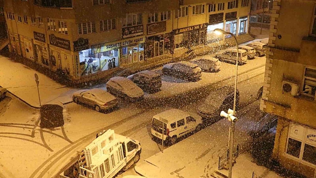 Erzurum''da bir günde iki mevsim